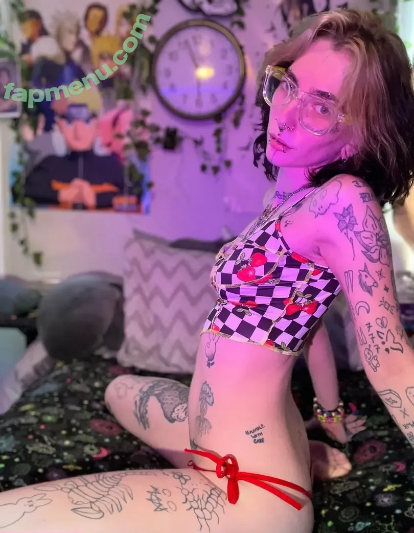 prettylittlefreak13 nude photo #0584 (pre.ttylil13)