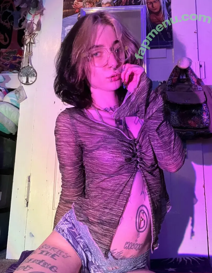 prettylittlefreak13 nude photo #0598 (pre.ttylil13)