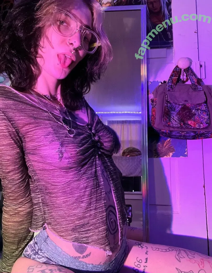 prettylittlefreak13 nude photo #0601 (pre.ttylil13)