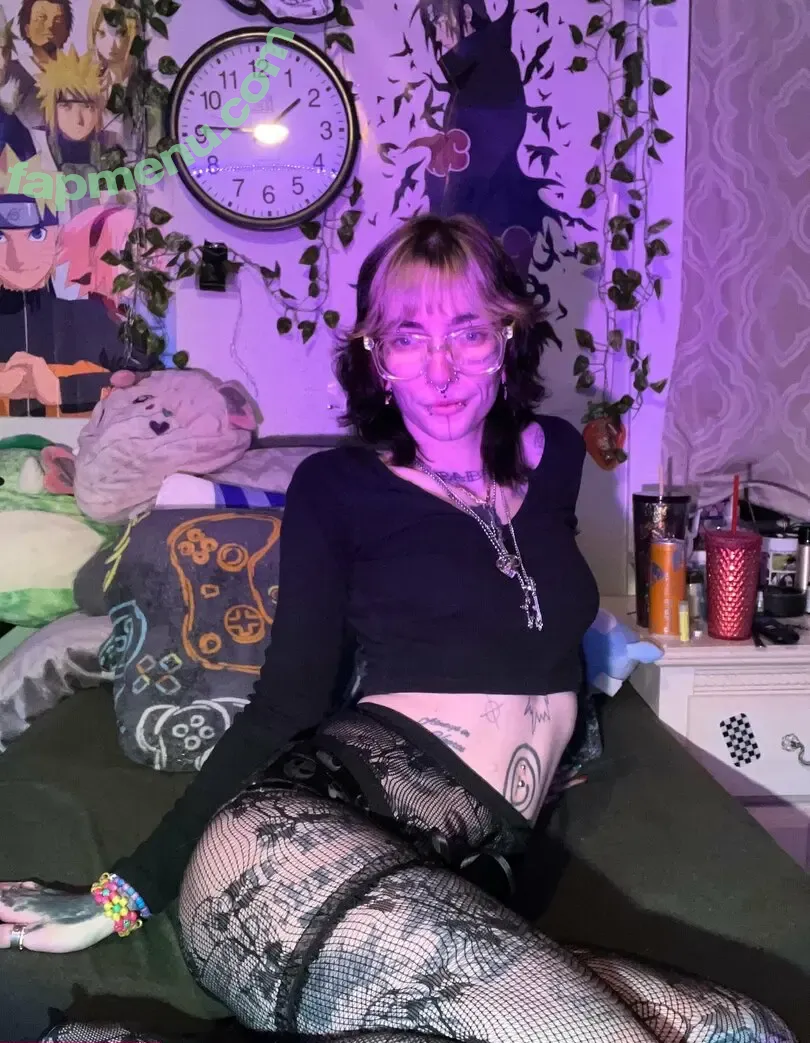 prettylittlefreak13 nude photo #0611 (pre.ttylil13)