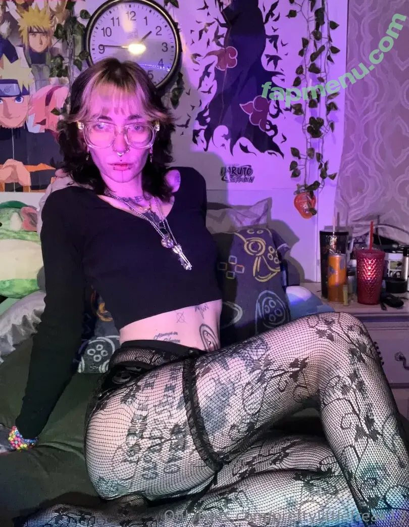 prettylittlefreak13 nude photo #0612 (pre.ttylil13)