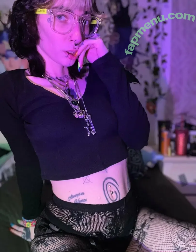 prettylittlefreak13 nude photo #0620 (pre.ttylil13)