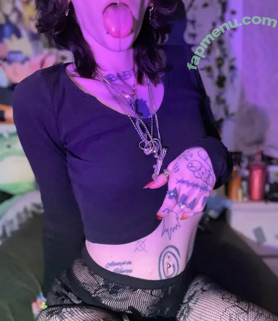 prettylittlefreak13 nude photo #0621 (pre.ttylil13)