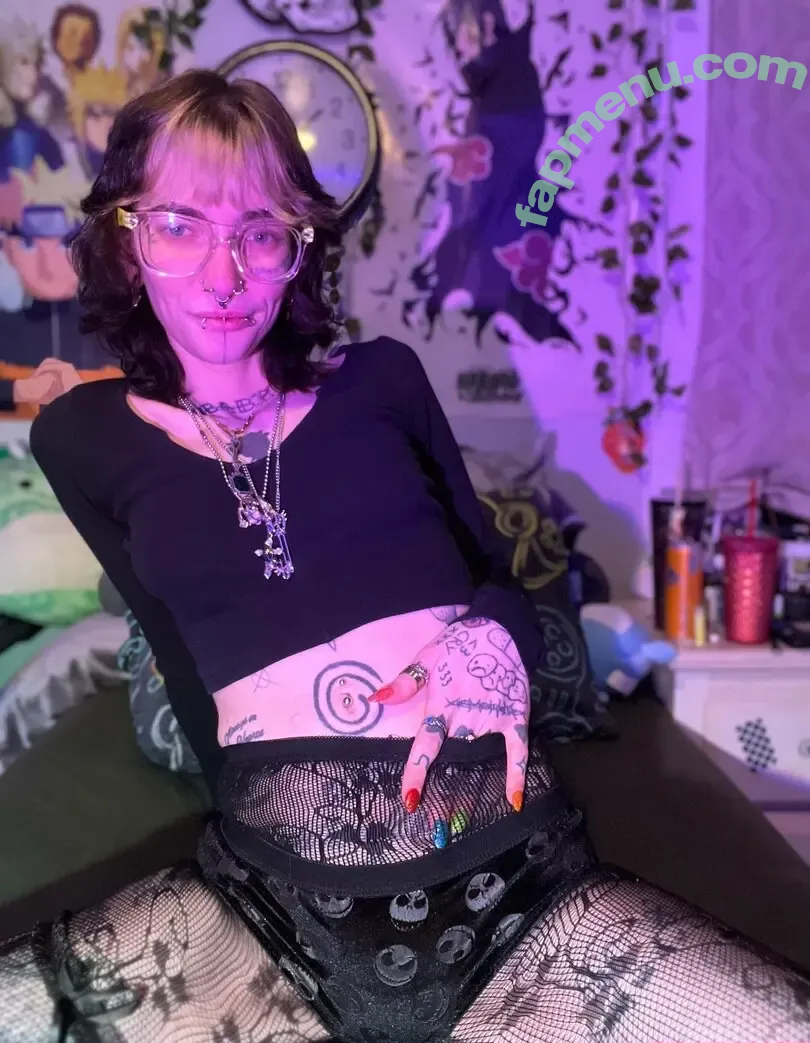 prettylittlefreak13 nude photo #0623 (pre.ttylil13)