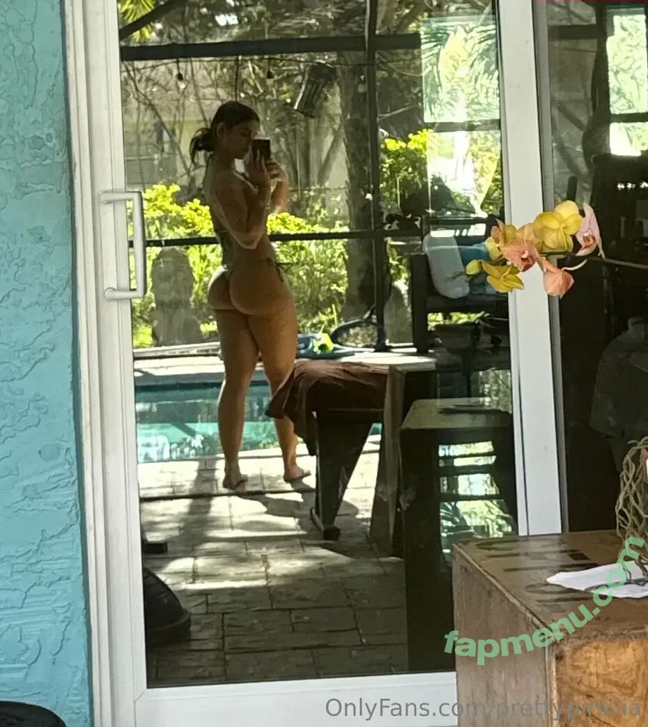 prettypinklia nude photo #0002 (officialprettyliyah)