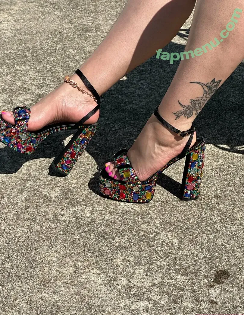 prettyyheelz nude photo #0015 (prettyyheelz)
