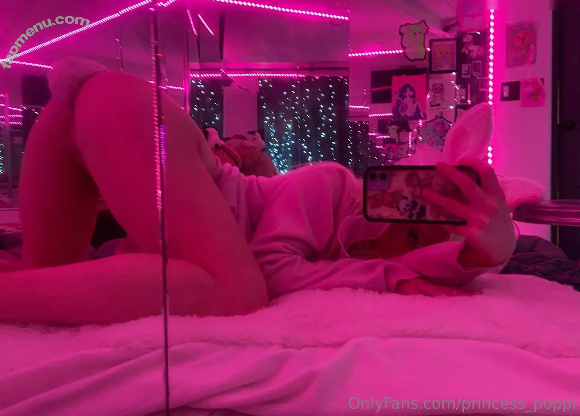 Princess_Poppi nude photo #0274 (Poppidoux / daisywaifufree / princess_poppy_vt)