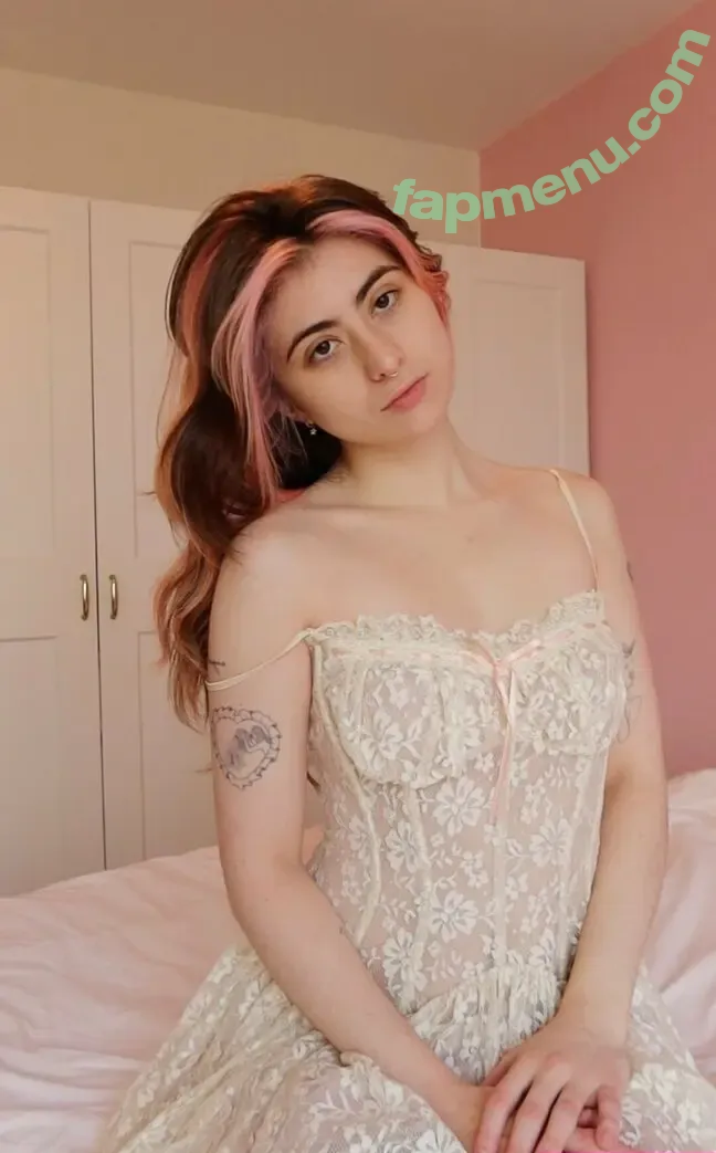 princessdaniela nude photo #0016 (Lara London / Teens React / heyimdanielasup)