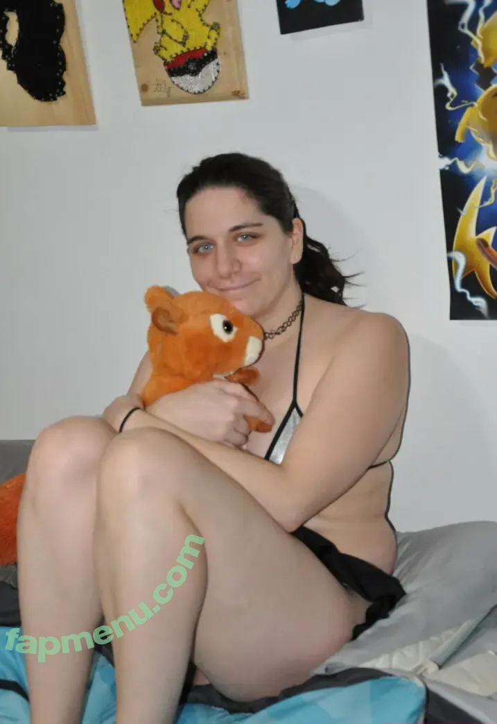 princessenamrah nude photo #0014 (princessenamrah)