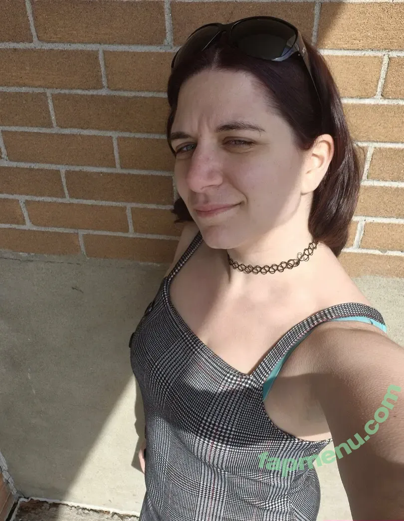 princessenamrah nude photo #0044 (princessenamrah)