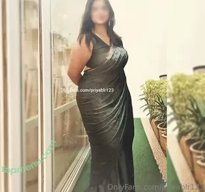 priyablr123 / priyatakur123 nude photo #0022