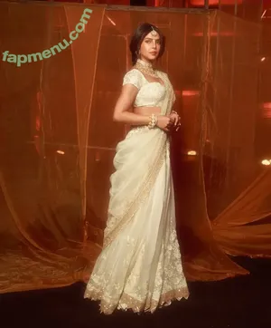 Priyanka Chopra / officialsherlynchopra / priyankachopra nude photo #0274