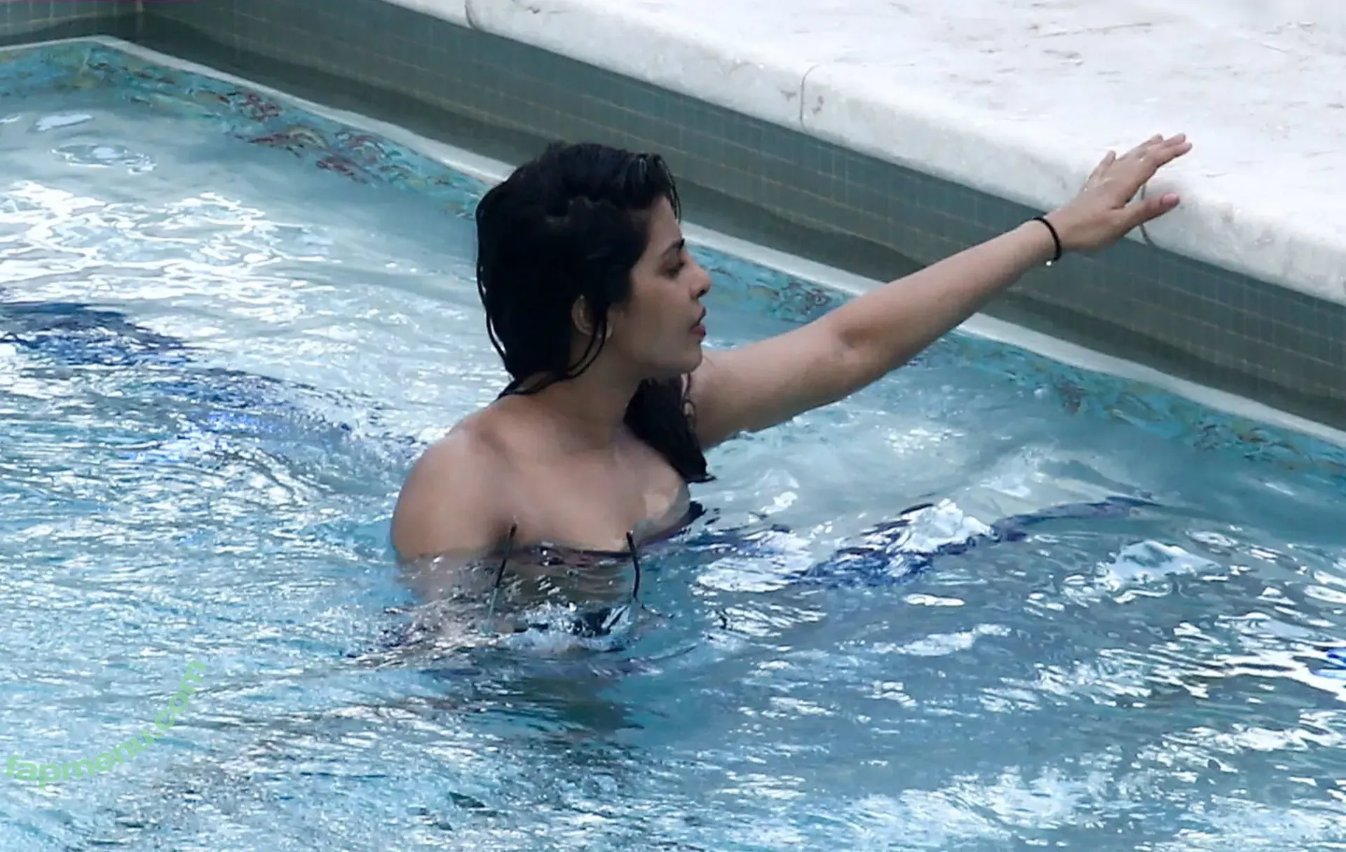 Priyanka Chopra nude photo #0042 (officialsherlynchopra / priyankachopra)