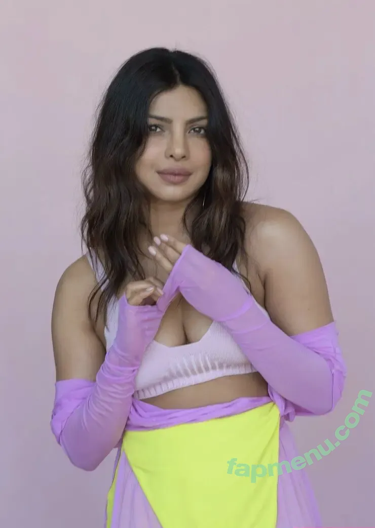 Priyanka Chopra nude photo #0109 (officialsherlynchopra / priyankachopra)