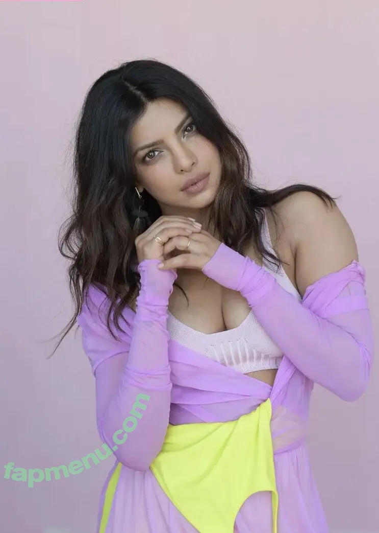 Priyanka Chopra nude photo #0111 (officialsherlynchopra / priyankachopra)