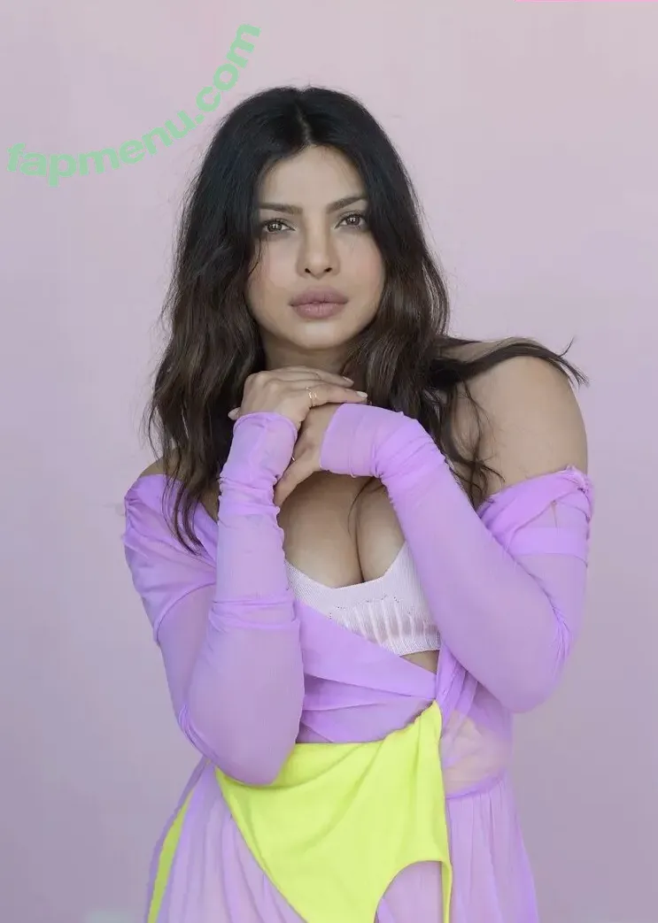 Priyanka Chopra nude photo #0112 (officialsherlynchopra / priyankachopra)