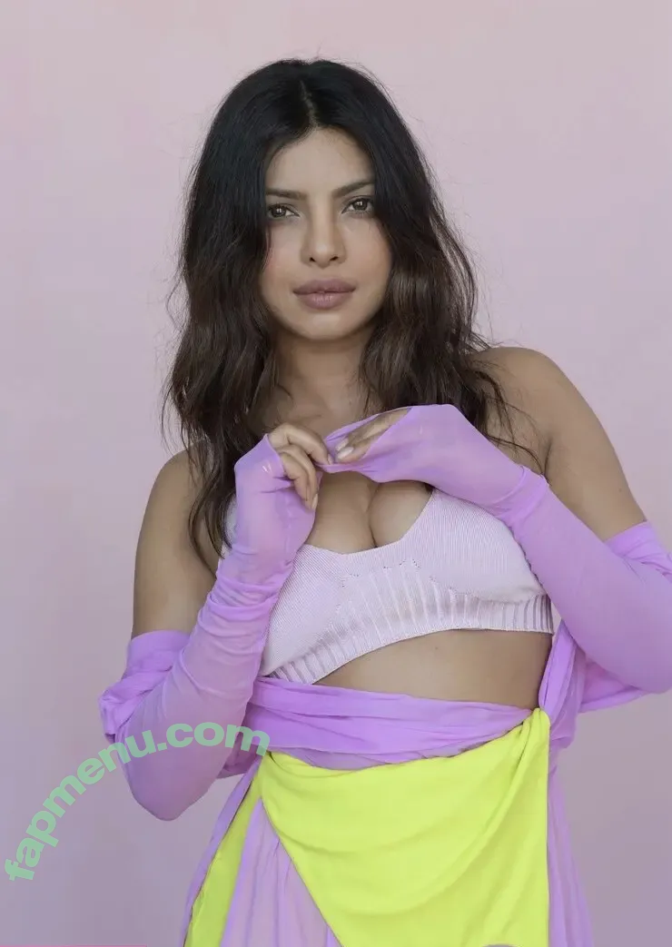 Priyanka Chopra nude photo #0114 (officialsherlynchopra / priyankachopra)