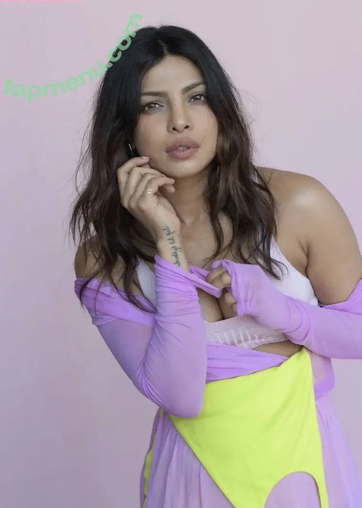 Priyanka Chopra nude photo #0117 (officialsherlynchopra / priyankachopra)