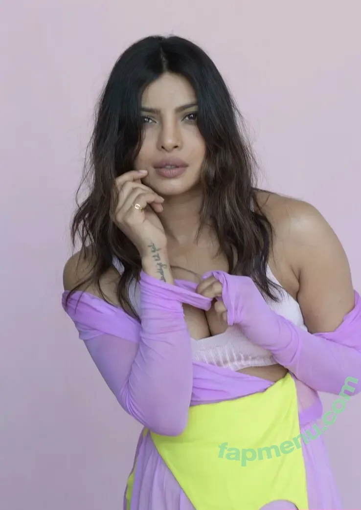 Priyanka Chopra nude photo #0122 (officialsherlynchopra / priyankachopra)