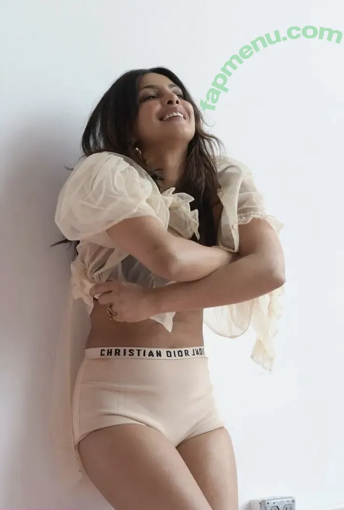 Priyanka Chopra nude photo #0147 (officialsherlynchopra / priyankachopra)