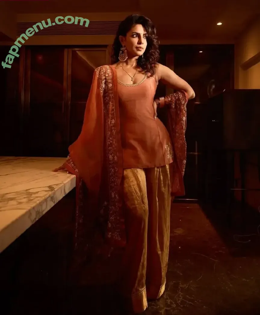 Priyanka Chopra nude photo #0162 (officialsherlynchopra / priyankachopra)