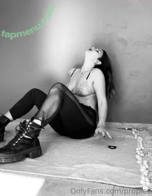 propiee / propie03 nude photo #0001