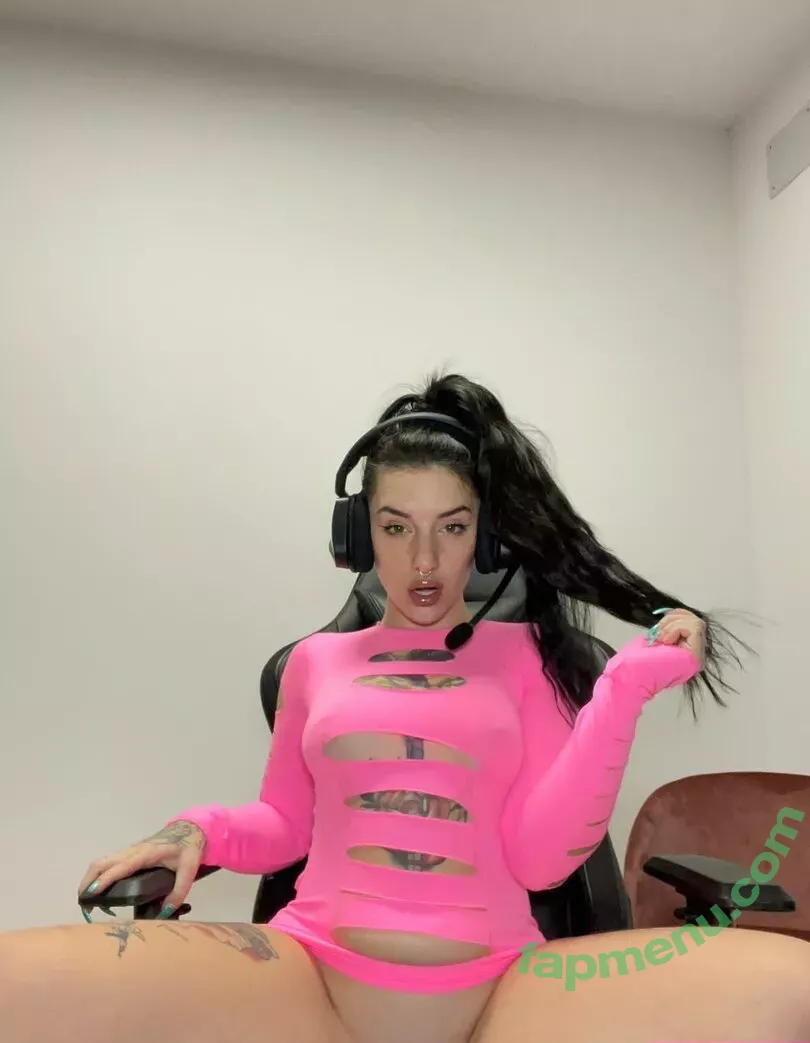 prvega28 nude photo #0393 (Vega / prveegaa28)