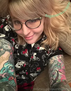 PushingUpRoses / roseanders nude photo #0791