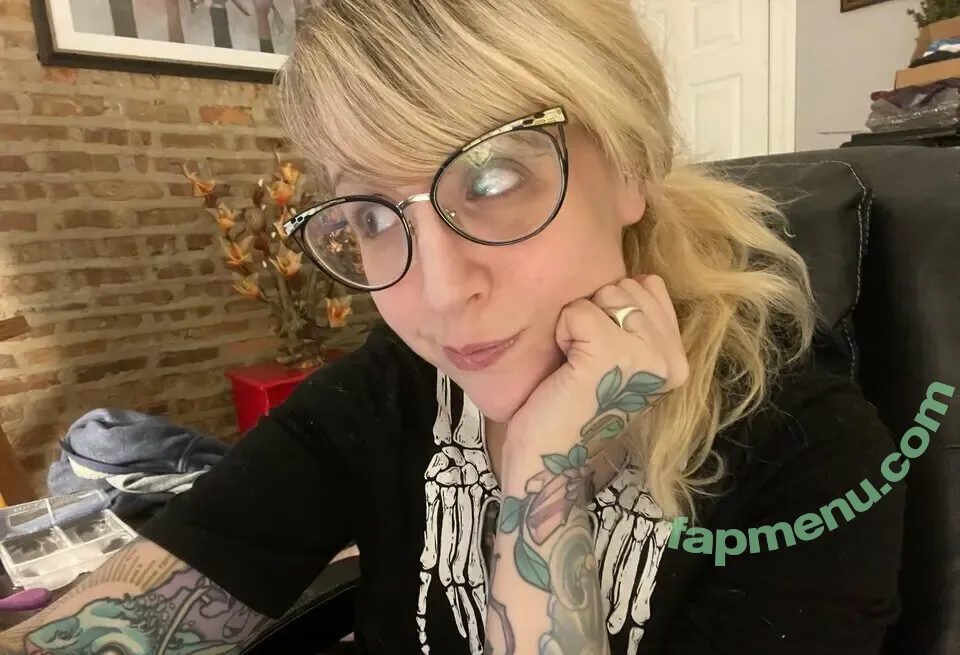 PushingUpRoses nude photo #0704 (roseanders)