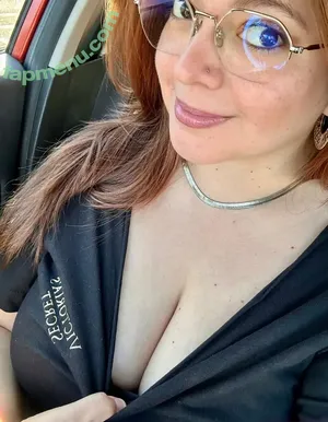 pyramidheadgirl / Queenmegamilk / pyramid_head_girl nude photo #0009