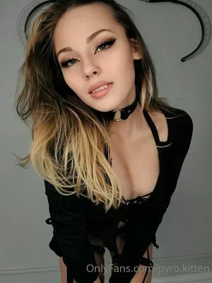 Pyro Kitten / Pyro.kitten / its_pyro_kitten / pyrokitten nude photo #0169