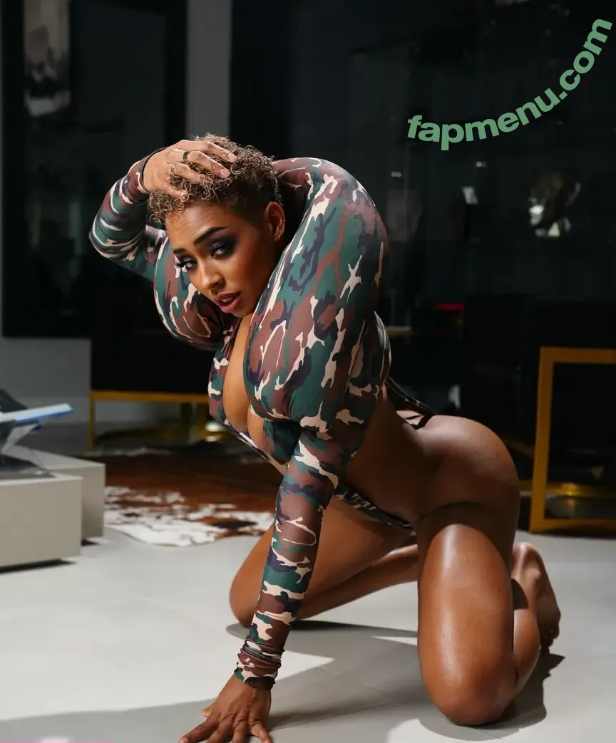 Qimmah Russo nude photo #0022 (qflex_4life / qimmahrusso)