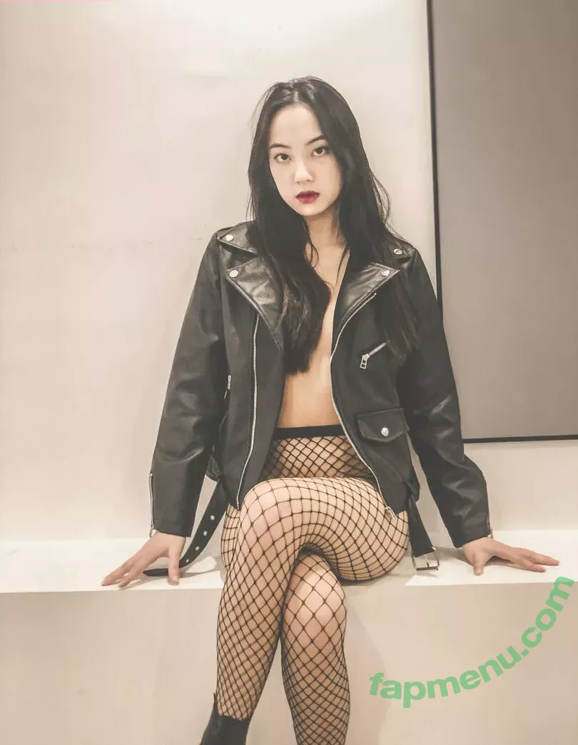 Qinweiyingjie nude photo #0103 (qinweiyingjie_)