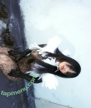 __qq16 / 1q nude photo #0024