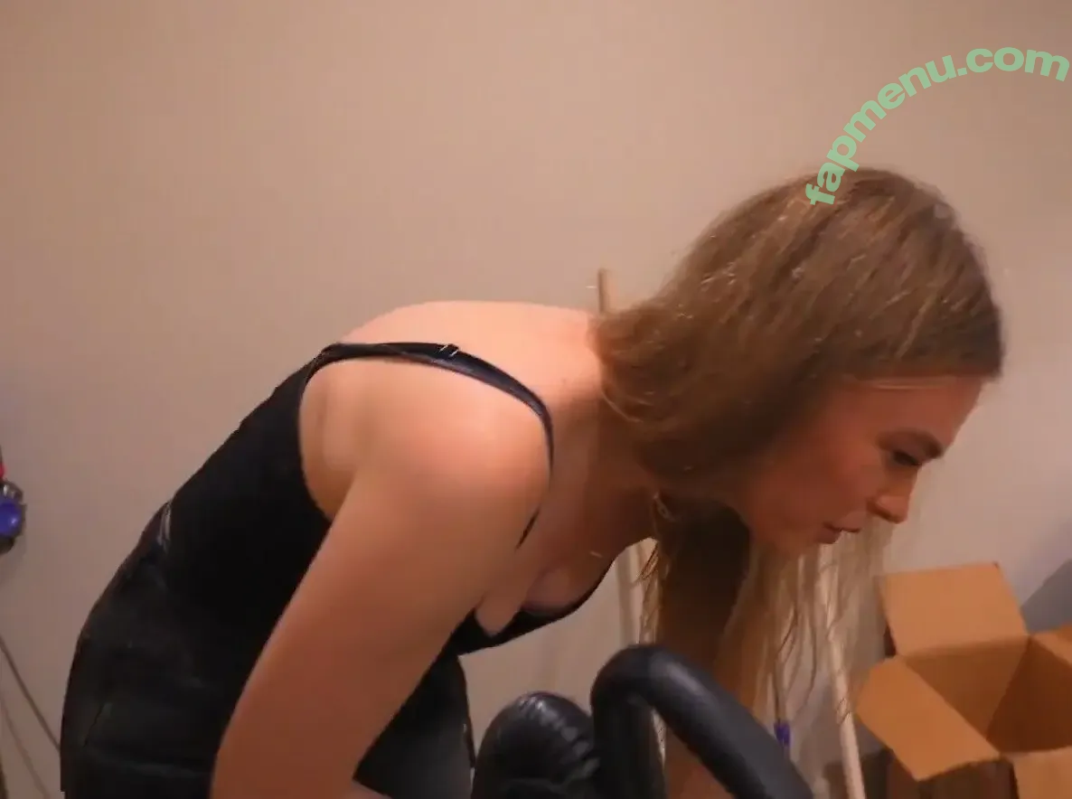 QTCinderella nude photo #0680 (QTCinderella)