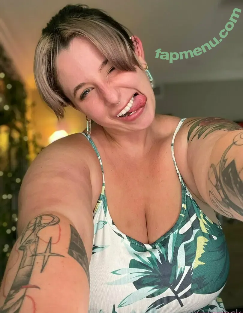 qtsnackirl nude photo #0098 (qtsnackirl)