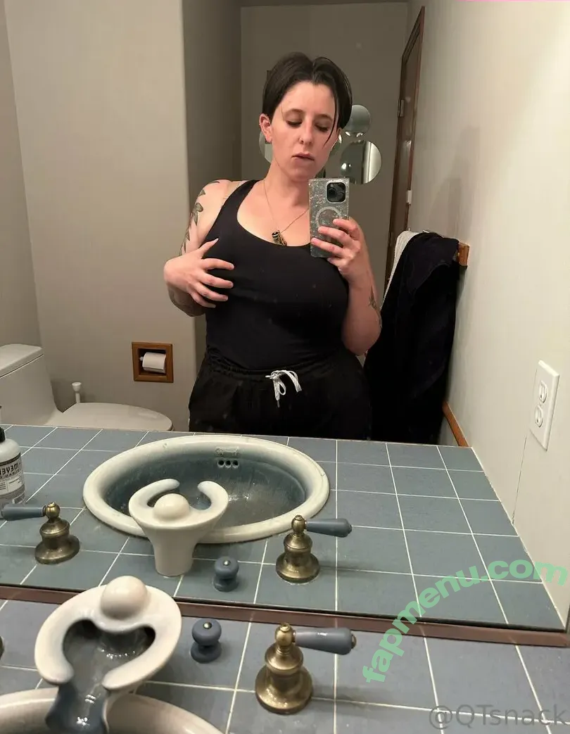 qtsnackirl nude photo #0125 (qtsnackirl)