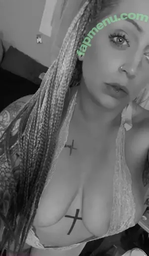 queeenbeee.91 / queen_beeee91 nude photo #0025