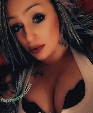 queeenbeee.91 / queen_beeee91 nude photo #0040