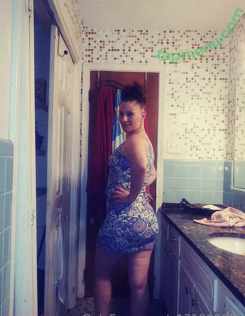 queen.b864 nude photo #0004 (thequeenshats)