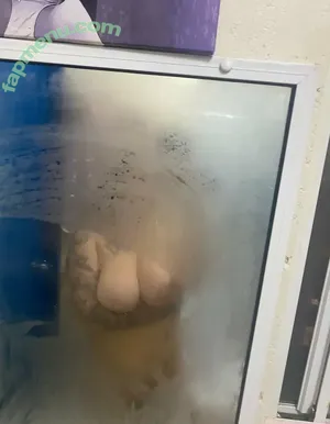 queenbrxee / u485445611 nude photo #0056