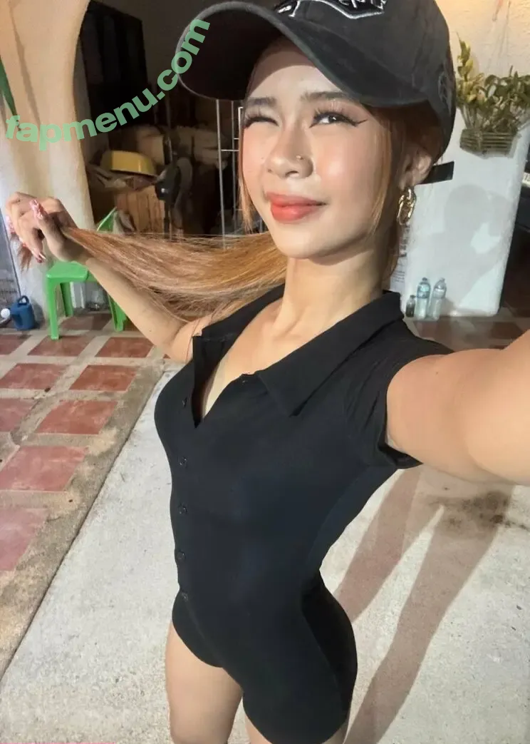 Queenie 18 nude photo #0007 (queeniemeetsworld)
