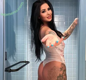 Queeniegeevip / queenie__ig nude photo #0009