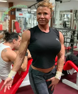 QueenMuscleBoobs nude photo #0032