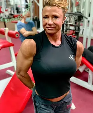 QueenMuscleBoobs nude photo #0034
