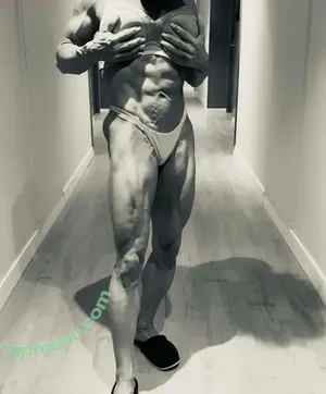 QueenMuscleBoobs nude photo #0039