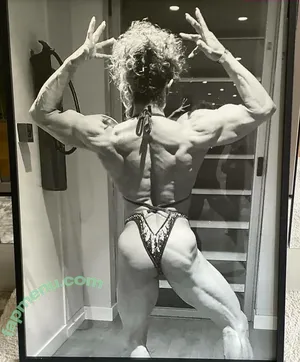 QueenMuscleBoobs nude photo #0049