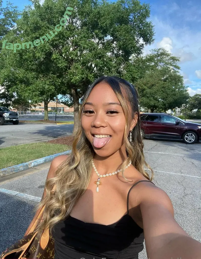 queensaraaiii nude photo #0003 (queensaraaiiii)