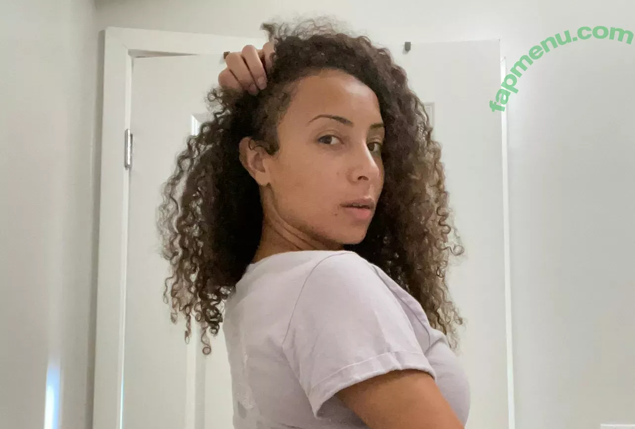 QueenSoTrill nude photo #0145 (QueenSoTrill)