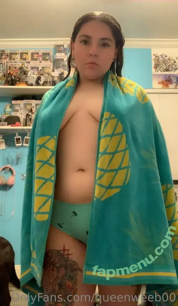 queenweeb00 nude photo #0026 (queenweeb00)